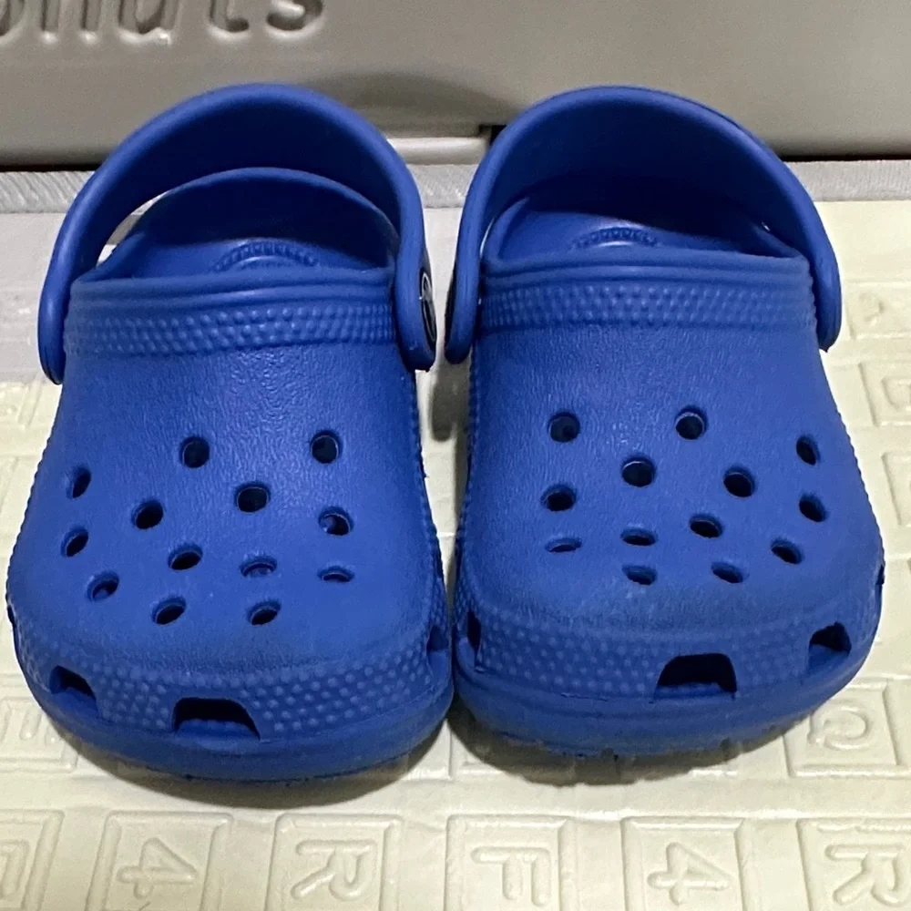 CROCS Kids Classic Clogs in Bright Blue